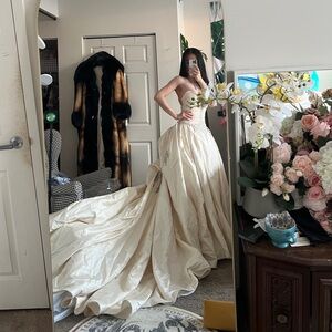 Vintage St. Pucchi Carmen Wedding Dress Size 2